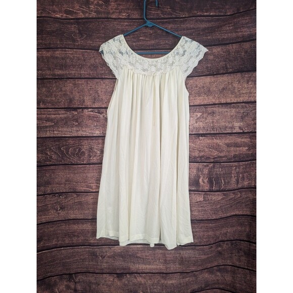 Vintage Nightgown Butter Yellow With Lace Trim Size Large Midi length - Picture 1 of 9